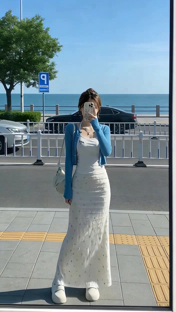 即梦视频案例分享：对镜自拍走路 | 这种运镜在电商场景下稳定吗？