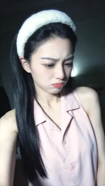 即梦这图，把人物委屈感抠得真细 | 聊聊表情一致性